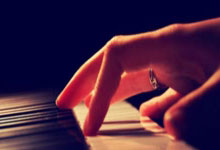 国际奥委会新当选主席举行新闻发布会.